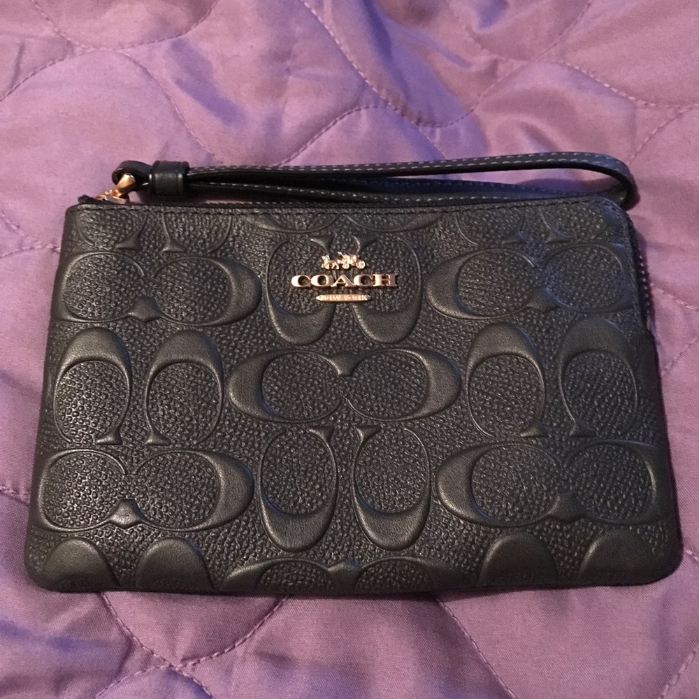 Signature Leather CornerZip Wristlet Clutch Wallet